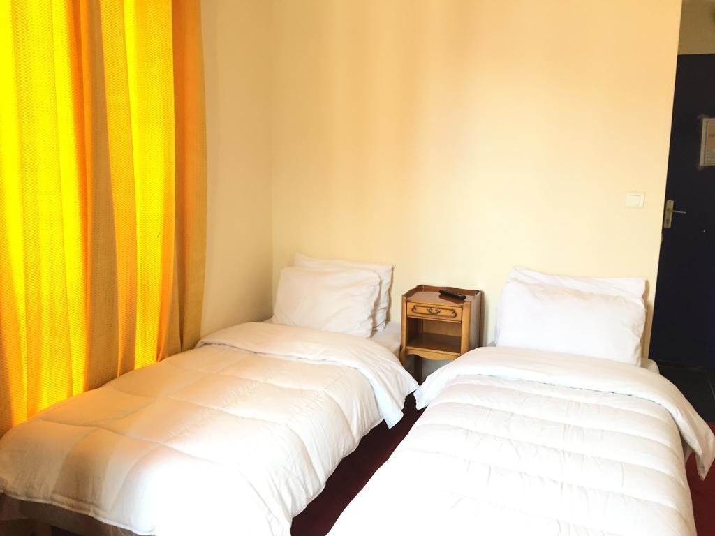 Du Metro Hotel Parijs
